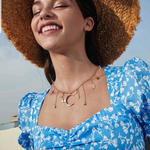 *Marcy* Moon and Star necklace - Picture 6 of 7